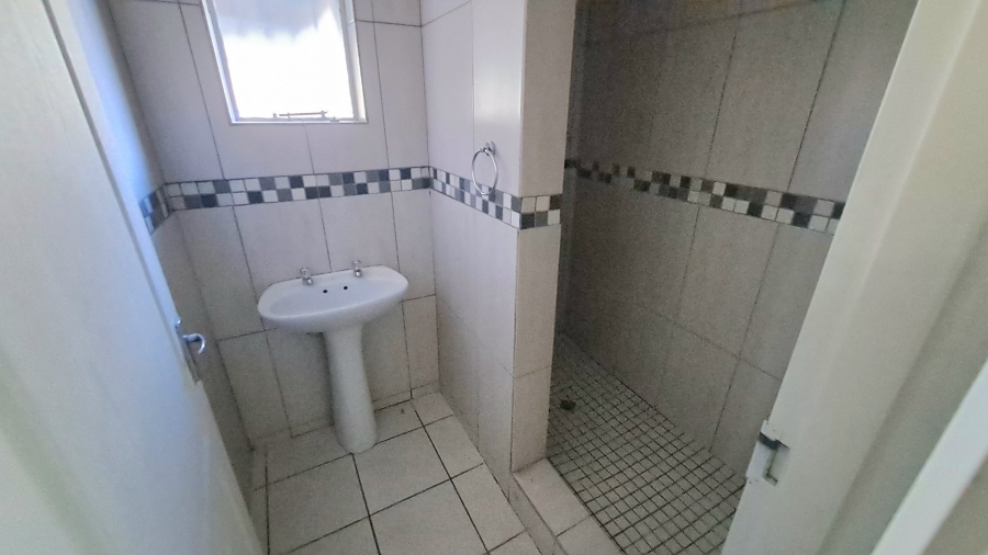 7 Bedroom Property for Sale in Willows Free State